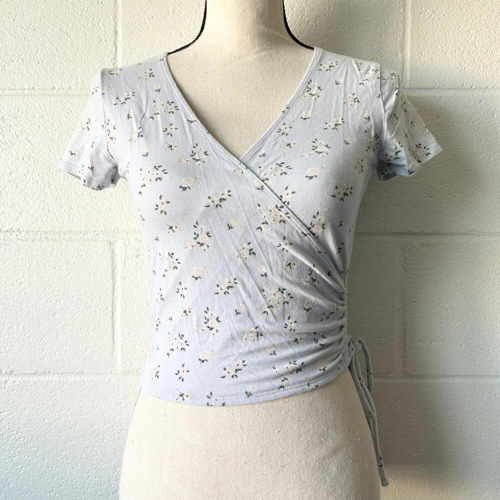 Hollister Blue Floral V-Neck Scrunch Short Sleeve Crop Top Women’s Small